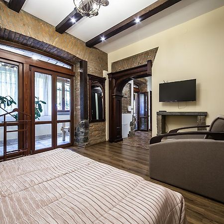 Vip Castle Apartmens Lviv Eksteriør billede
