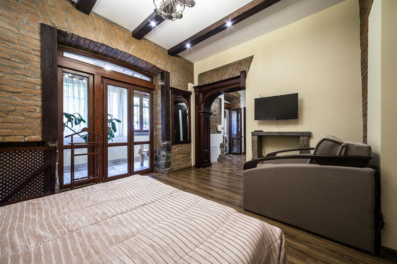 Vip Castle Apartmens Lviv Eksteriør billede