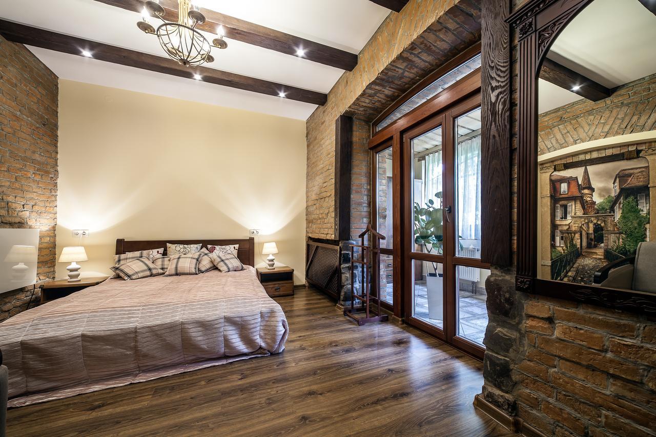 Vip Castle Apartmens Lviv Eksteriør billede